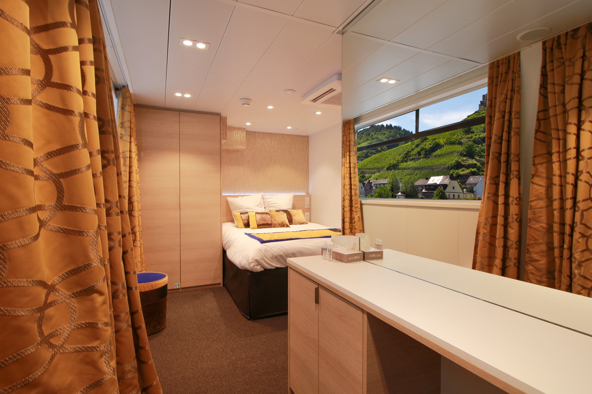 CroisiEurope MS Symphonie Suite 3.jpg